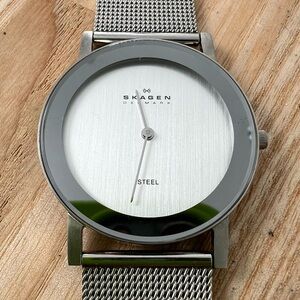 Skagen steel slim silver tone dress watch NEW BATTERY